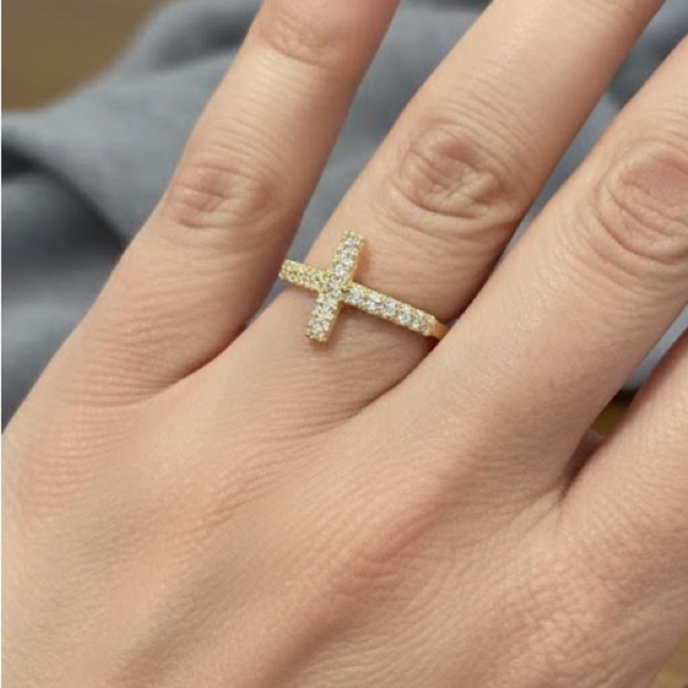NWT .28CT Gold Moissanite Cross Ring Size 9 Retail $200